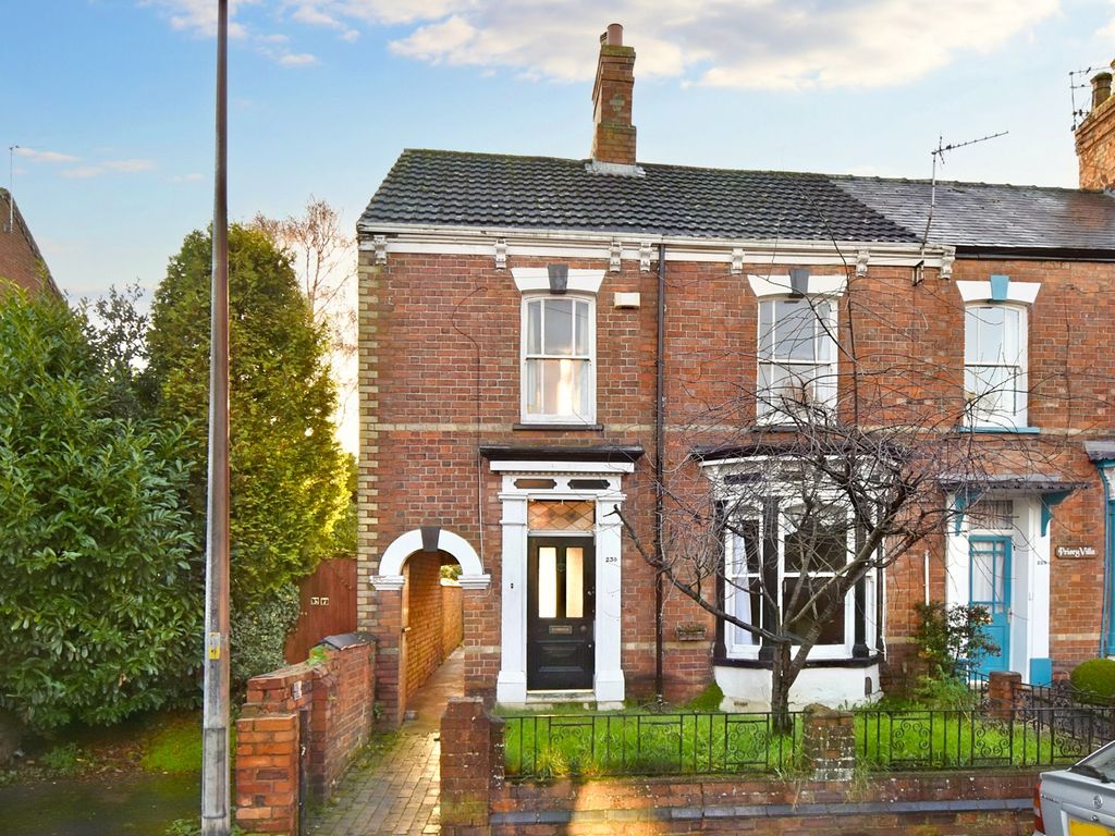 3 bed end terrace house for sale in Eastgate, Louth LN11, £175,000 Zoopla