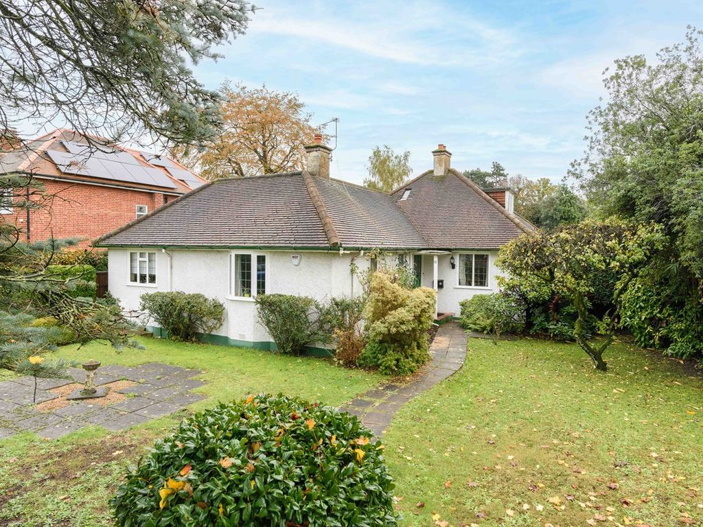 3 bed detached bungalow for sale in Bowes Road, WaltonOnThames KT12