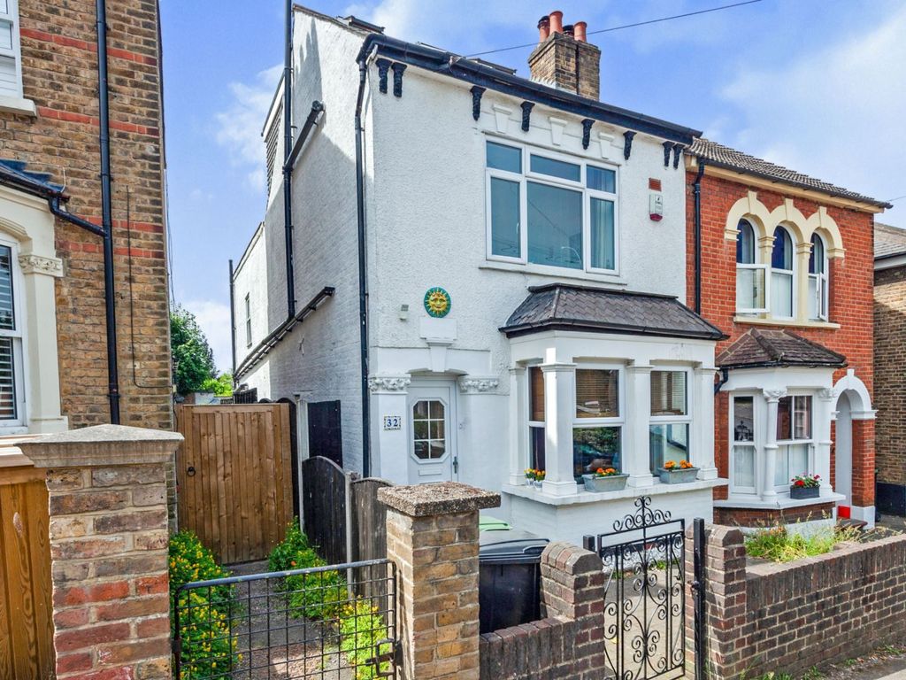 4 bed semidetached house for sale in Hills Road, Buckhurst Hill IG9