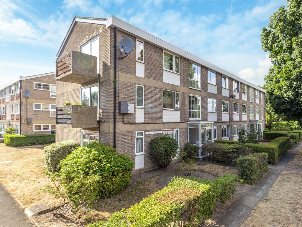 2 bed flat for sale in Chertsey Road, Addlestone KT15 Zoopla