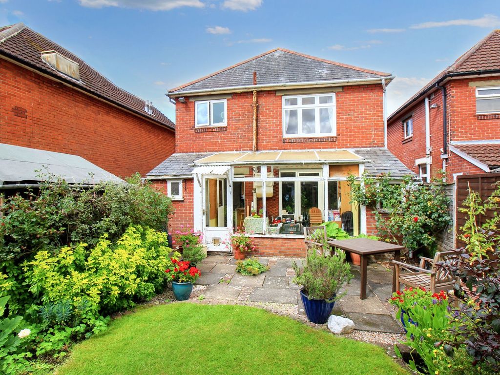 3 bed detached house for sale in Longmore Avenue, Woolston SO19, £