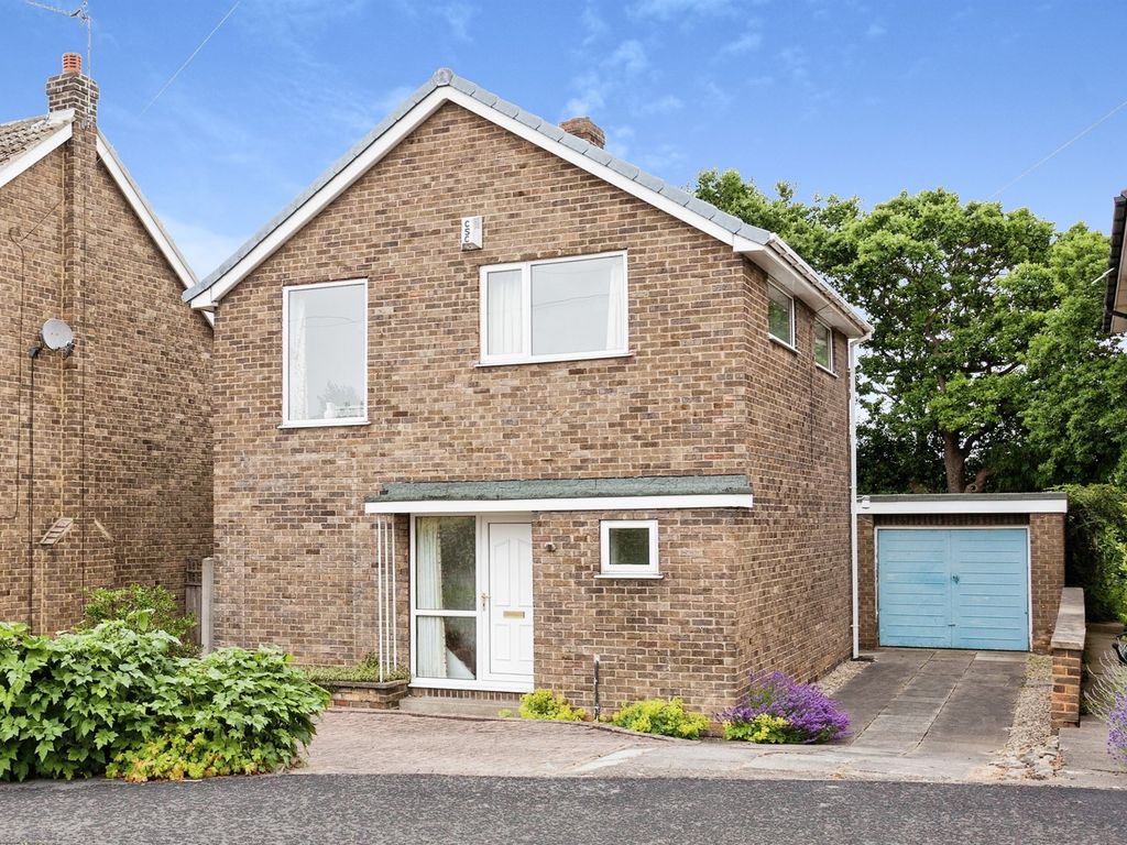 3 bed detached house for sale in Springhill Drive, Crofton, Wakefield