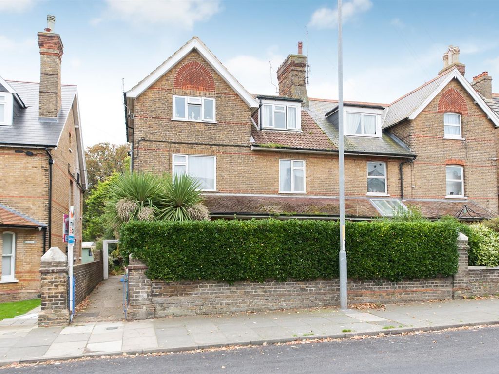2 bed flat for sale in Westgate Bay Avenue, WestgateOnSea CT8 Zoopla