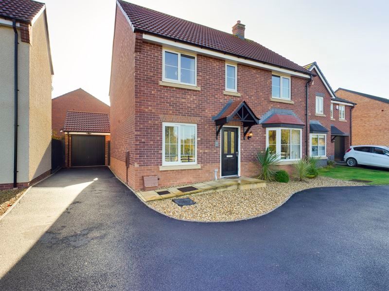 4 bed detached house for sale in Mountford Way, Shifnal TF11 Zoopla