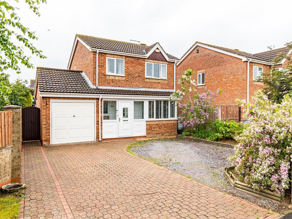 3 bed property to rent in Robinsons Grove, Hibaldstow, Brigg DN20, £925