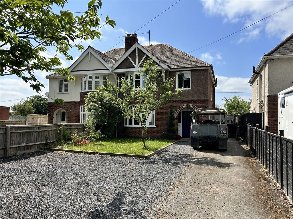 3 bed semidetached house for sale in Kings Acre Road, Hereford HR4