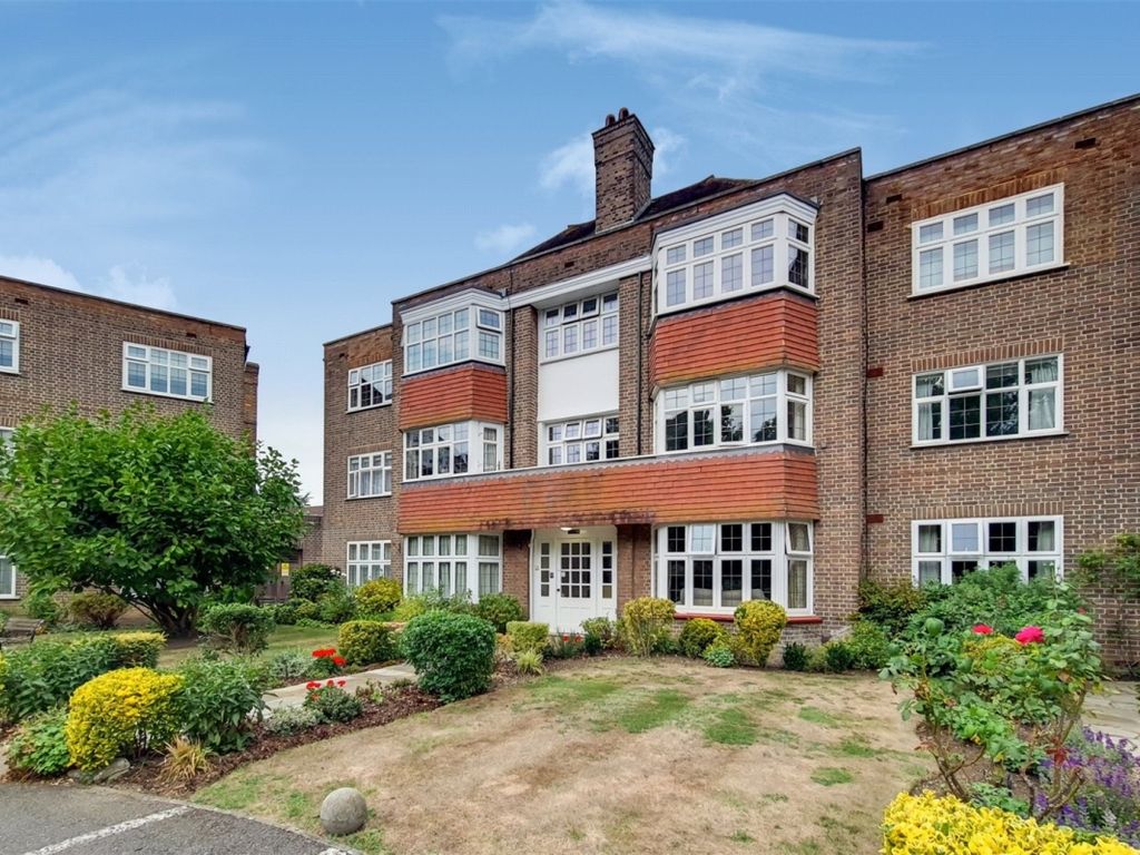 3 bed flat to rent in Imber Close, Esher KT10 Zoopla