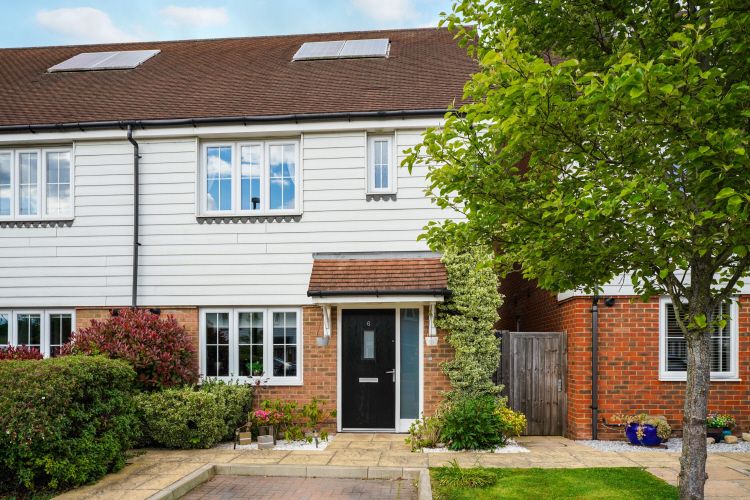 3 bed semidetached house for sale in Edwards Close, Broadbridge Heath