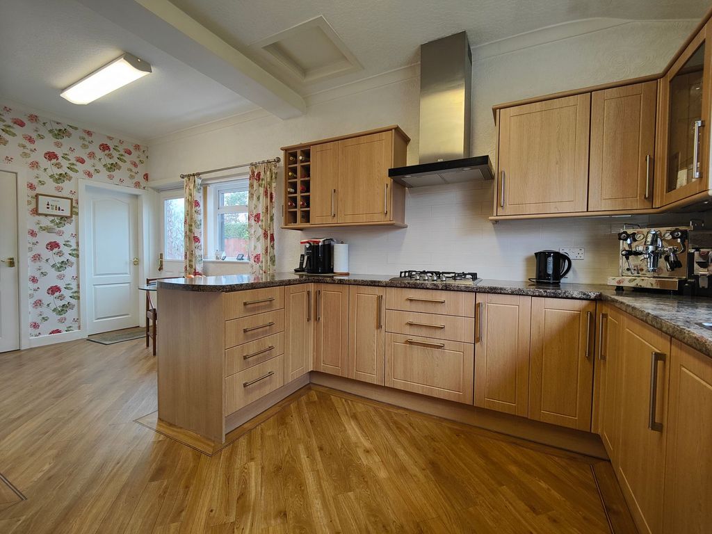 3 bed detached house for sale in Liverpool Old Road, Much Hoole PR4, £280,000 Zoopla