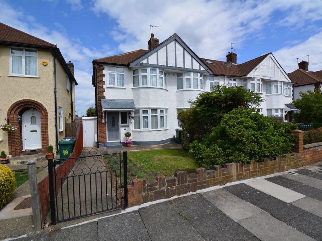 3 bed end terrace house for sale in Ashbourne Avenue, London N20, £