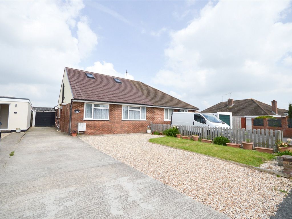 4 bed semidetached house for sale in Stonehurst Close, Swindon SN3, £