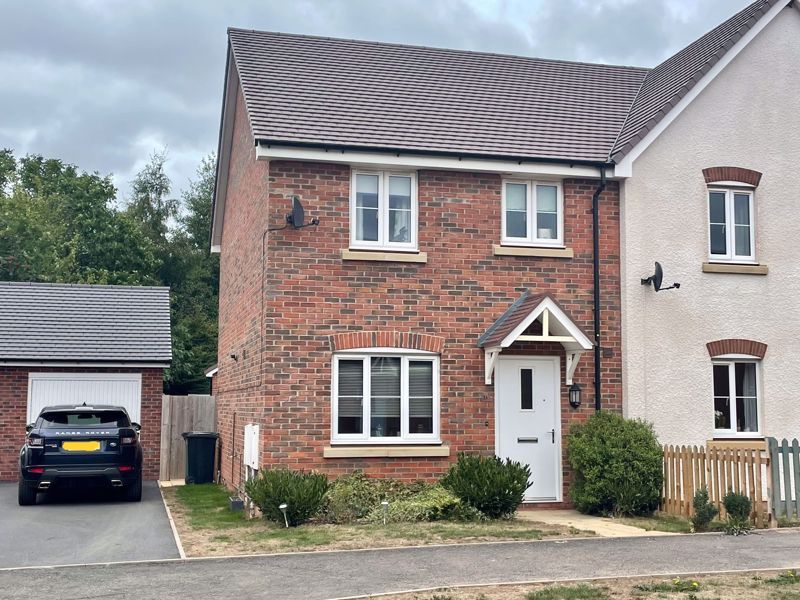 3 bed semidetached house for sale in Swaledale Road, Kingstone