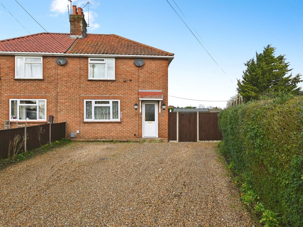 3 bed semidetached house for sale in The Street, Earsham, Bungay NR35
