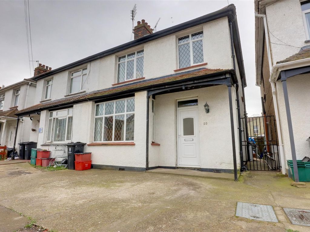 3 bed semidetached house for sale in Page Road, ClactonOnSea CO15, £
