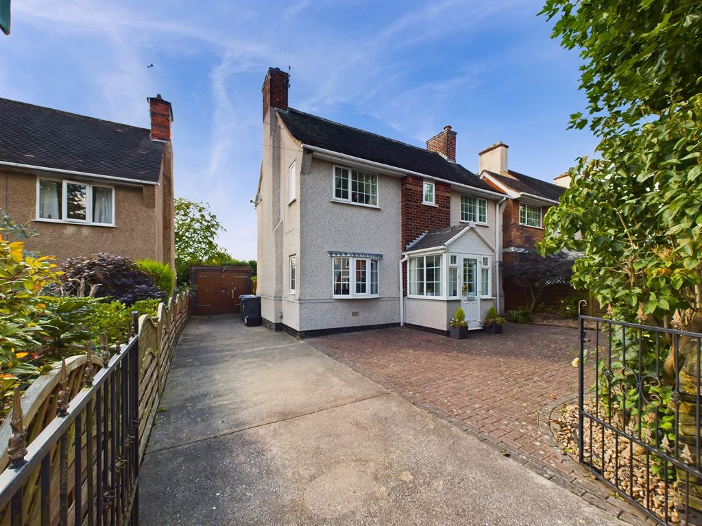 3 bed detached house for sale in Newbold Avenue, Chesterfield S41, £