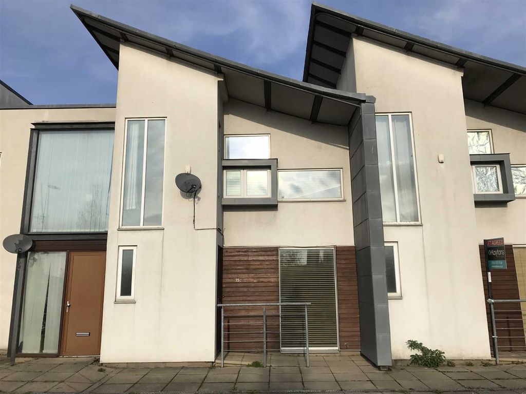 3 bed terraced house to rent in Wren Way, Manchester M11, £1,400 pcm