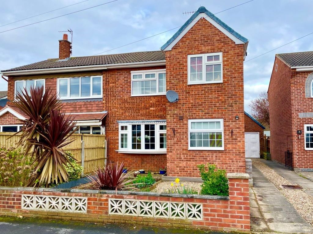 3 bed semidetached house for sale in Holmefield Close, Armthorpe