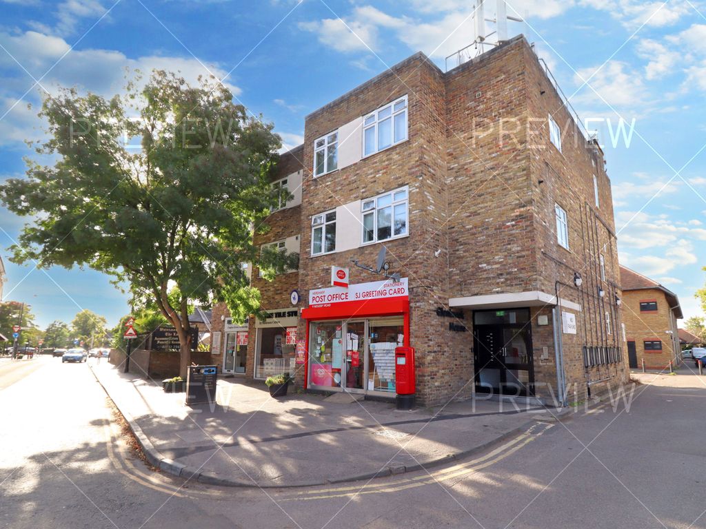 2 bed flat to rent in Molesey Road, Hersham Village, Surrey KT12, £