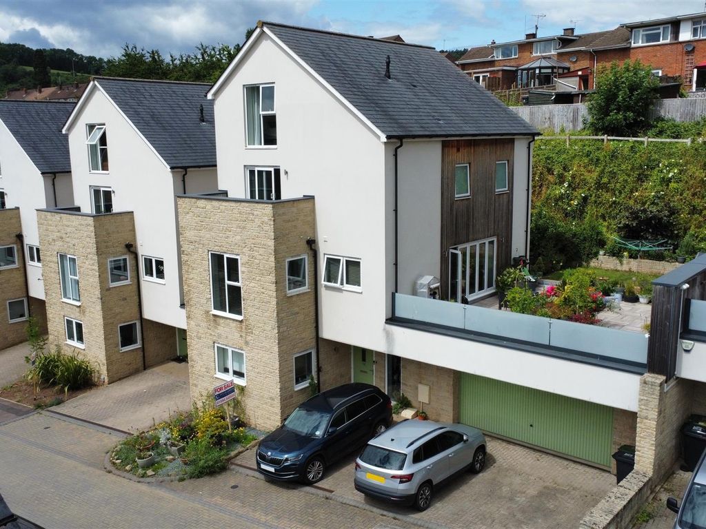 5 bed linkdetached house for sale in Vicarage Drive, Mitcheldean GL17