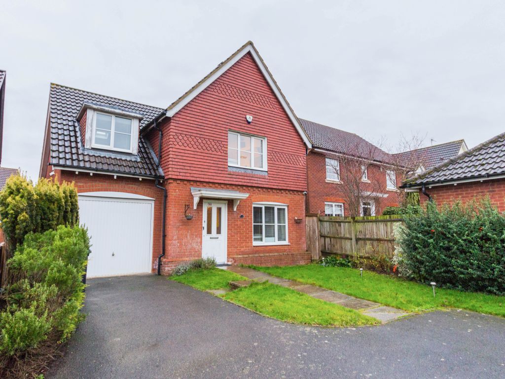 3 bed detached house for sale in Bodiam Close, Thrapston, Kettering