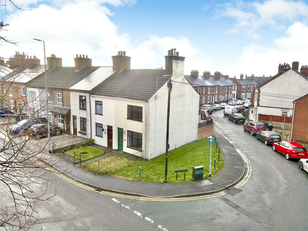 2 bed end terrace house for sale in Derby Road, Hinckley