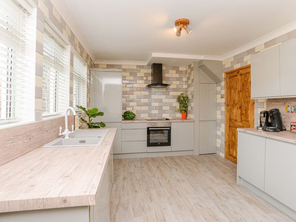 3 bed semidetached house for sale in Cray Valley Road, Orpington BR5