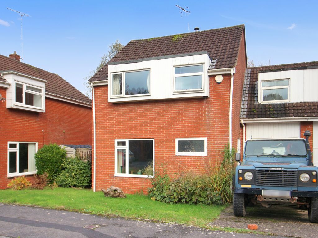 4 bed link detached house for sale in Fairways, Dilton Marsh, Westbury