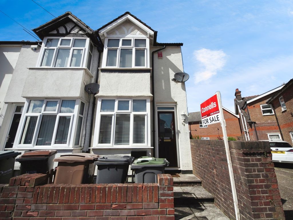 2 bed end terrace house for sale in Turners Road South, Luton LU2, £