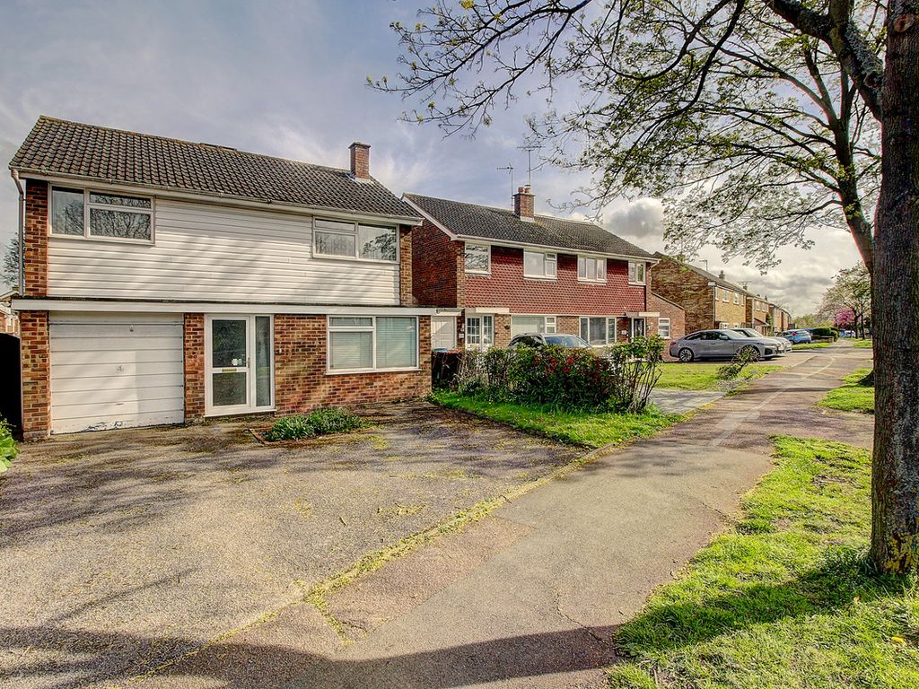 3 bed detached house for sale in Whaddon Way, Bletchley MK3, £325,000