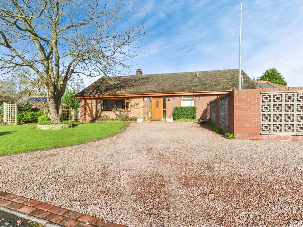 4 bed detached bungalow for sale in Beech Grove, Shawbury, Shrewsbury