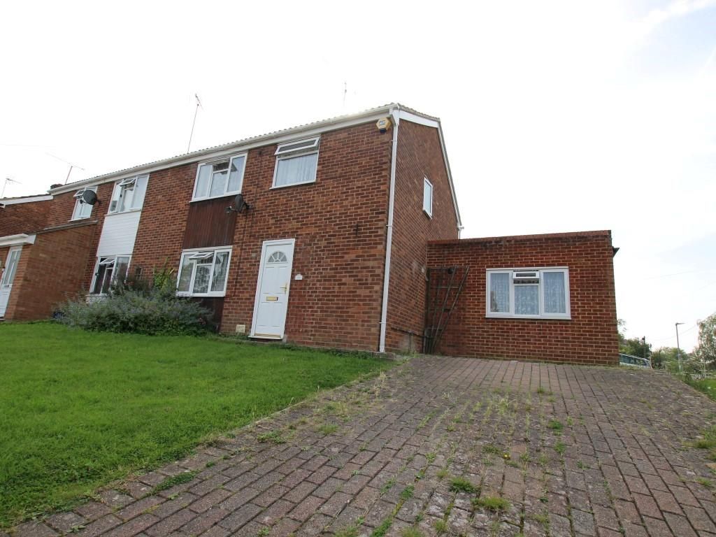 4 bed semidetached house for sale in Walmer Close, Tilehurst, Reading