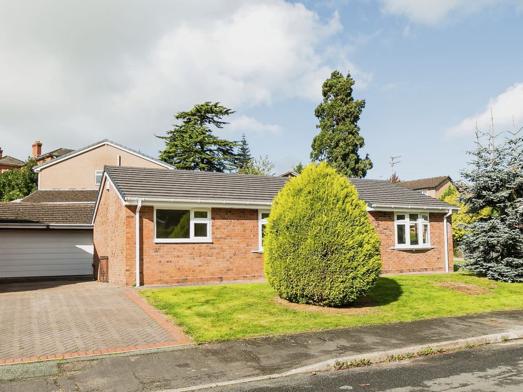 3 bed bungalow for sale in Glentworth Close, Oswestry, Shropshire SY10
