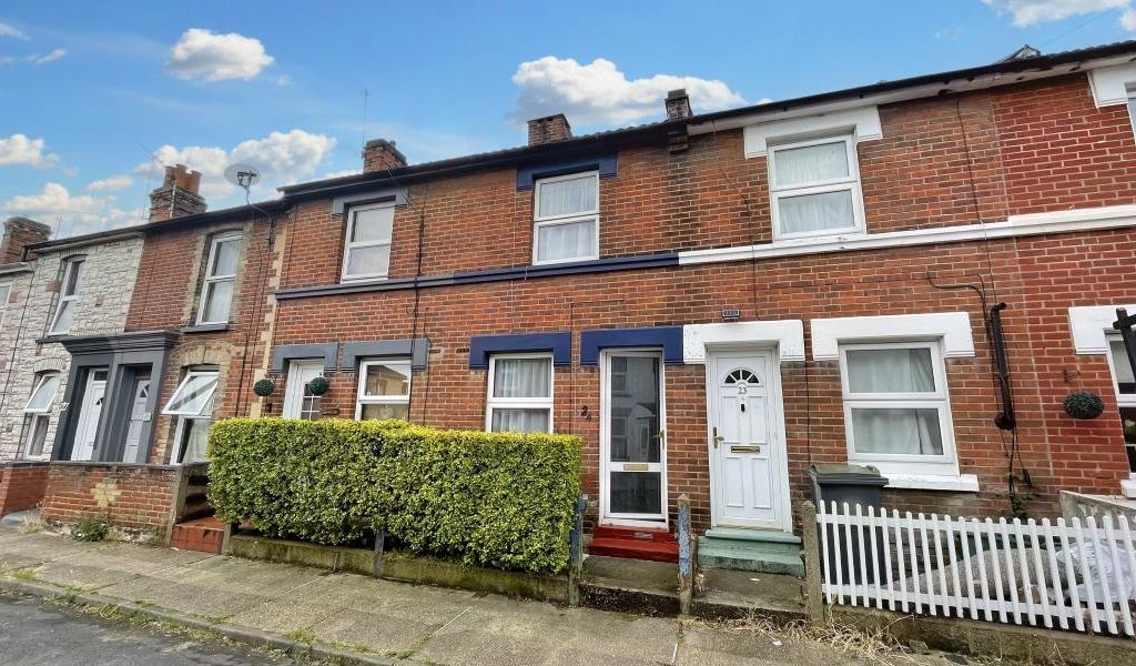 2 bed property for sale in Cromwell Road, Colchester CO2, £150,000 Zoopla