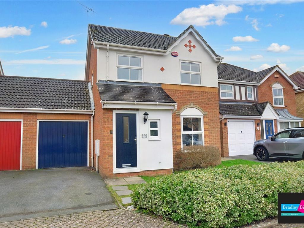 3 bed detached house for sale in Chestnut Lane, Kingsnorth, Ashford