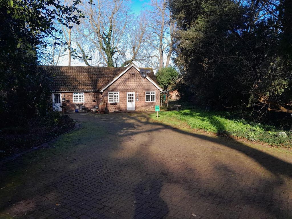 1 bed bungalow to rent in Herne Street, Herne Bay CT6, £850 pcm Zoopla