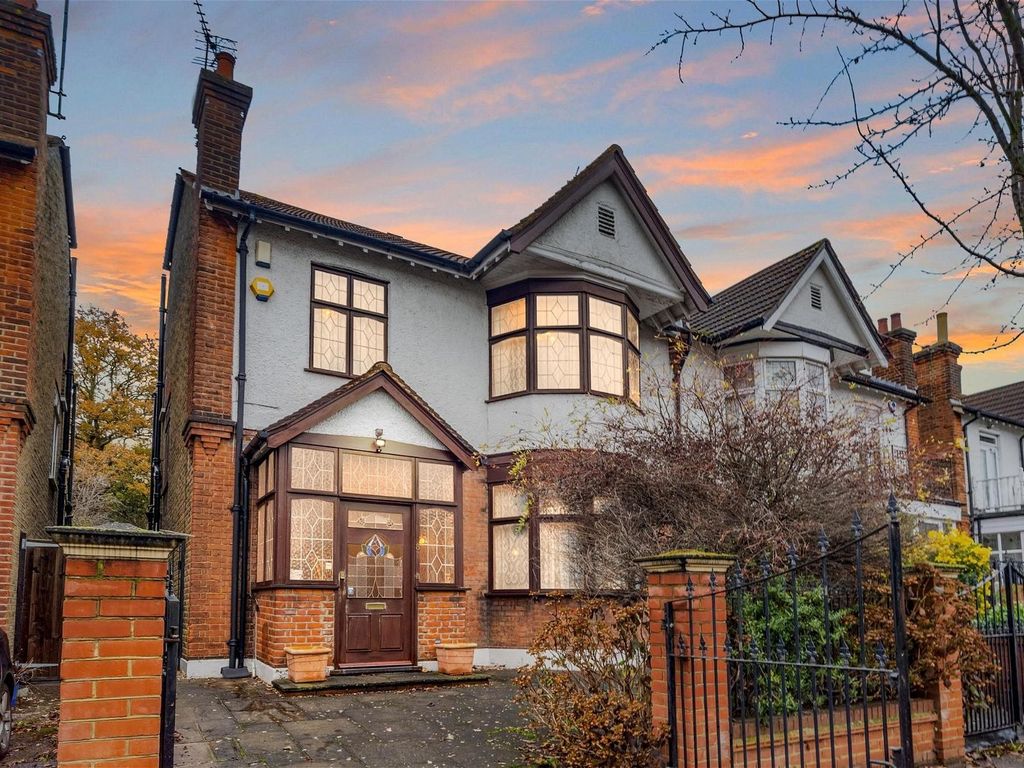 4 bed semidetached house for sale in Belgrave Road, London E11, £