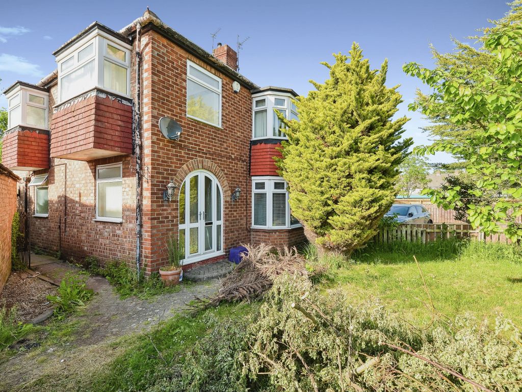 3 bed semidetached house for sale in Gunnergate Lane, Middlesbrough