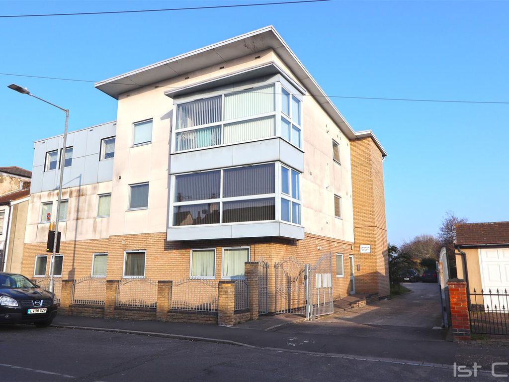 2 bed flat to rent in High Street, Shoeburyness, SouthendOnSea SS3