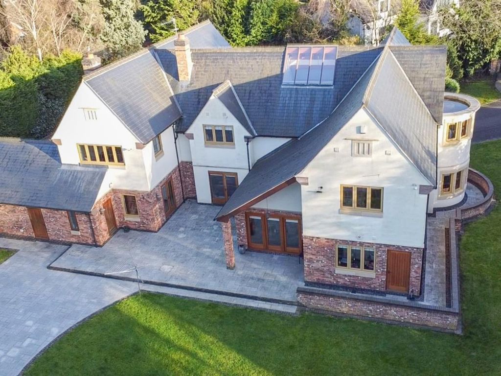 5 bed detached house for sale in Magyar Crescent, Nuneaton CV11, £