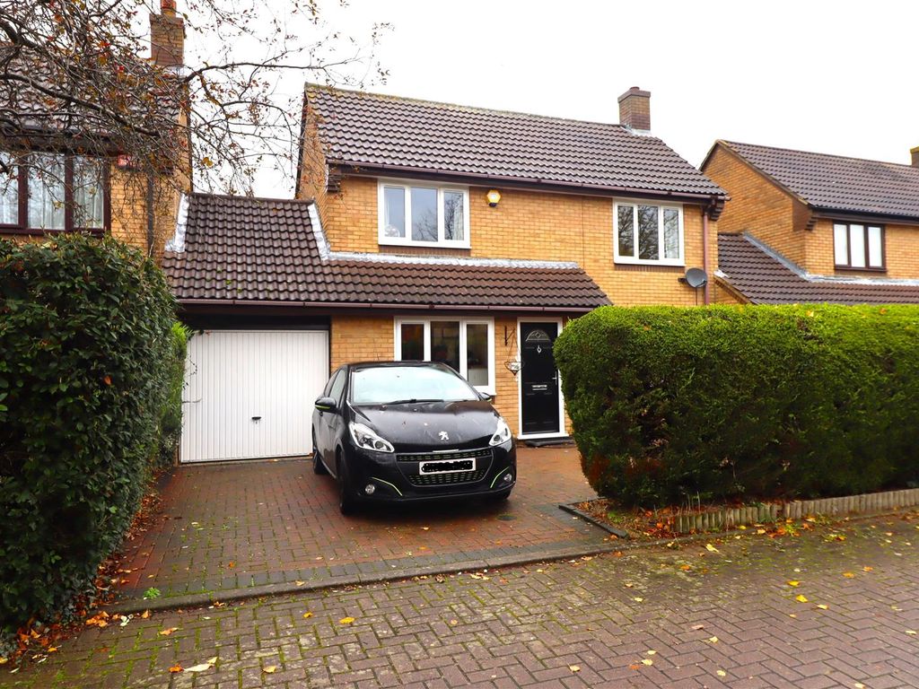 3 bed linkdetached house for sale in Ibstone Avenue, Bradwell Common