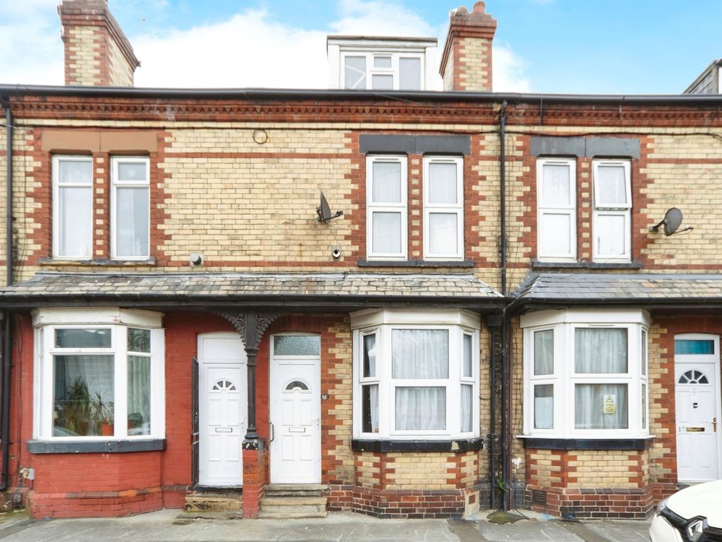 2 bed terraced house for sale in Stanley Avenue, Leeds LS9, £110,000