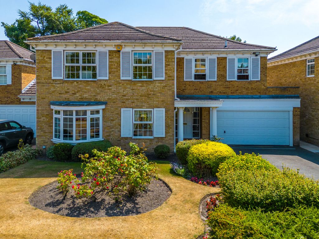 5 bed detached house for sale in Shadwell Park Court, Shadwell, Leeds