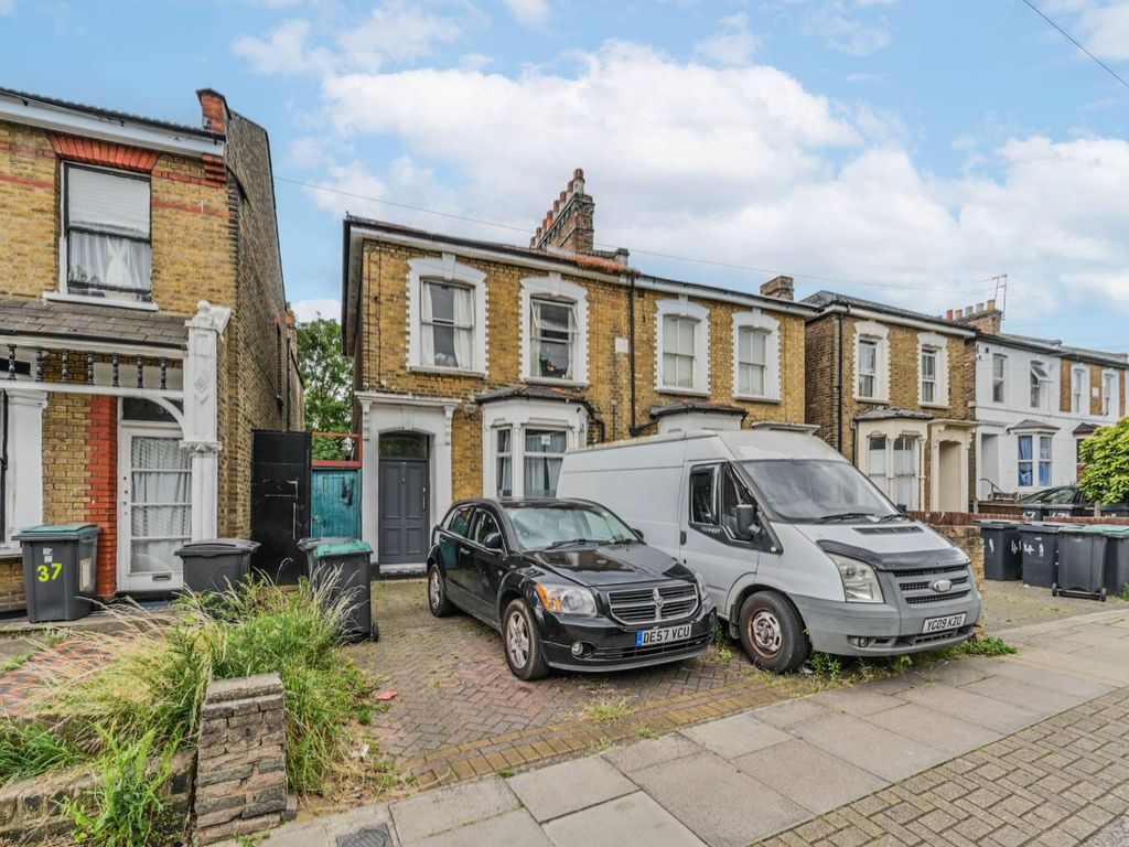 5 bed property for sale in Parkland Road, Wood Green, London N22, £