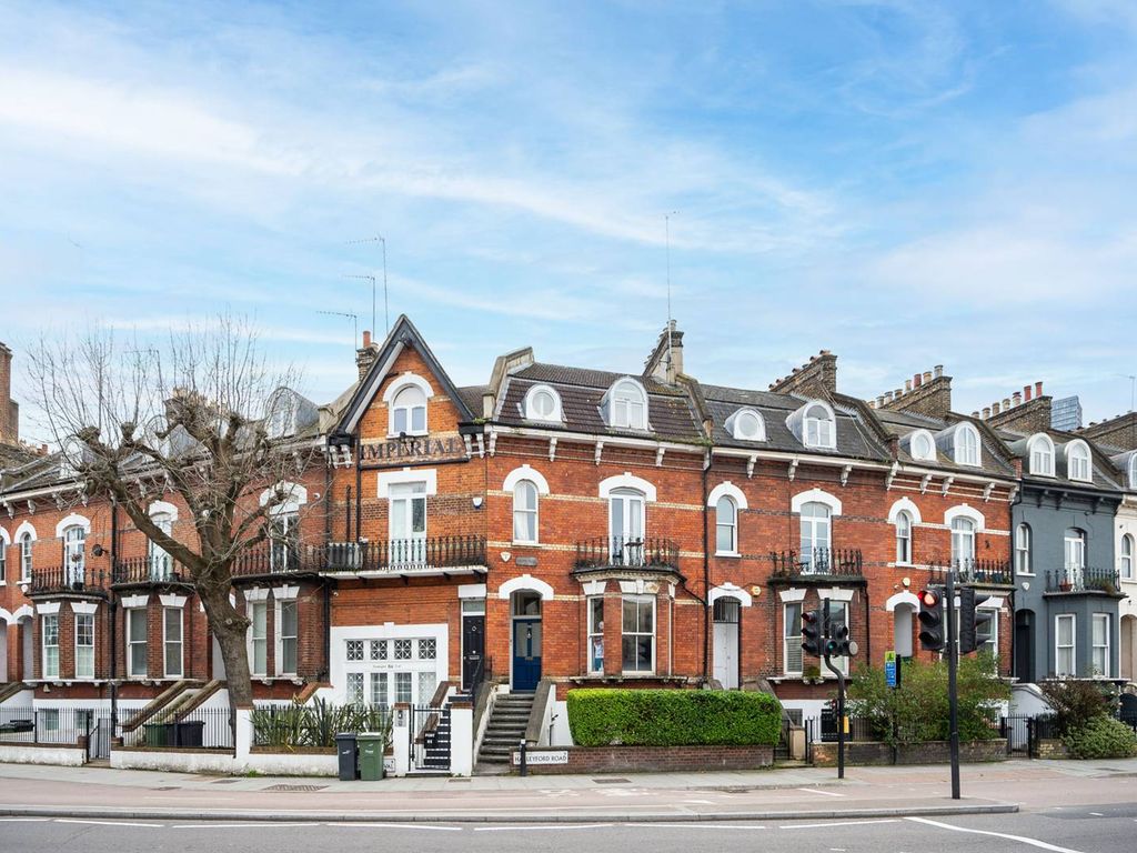 5 bed terraced house for sale in Harleyford Road, Oval, London SE11, £