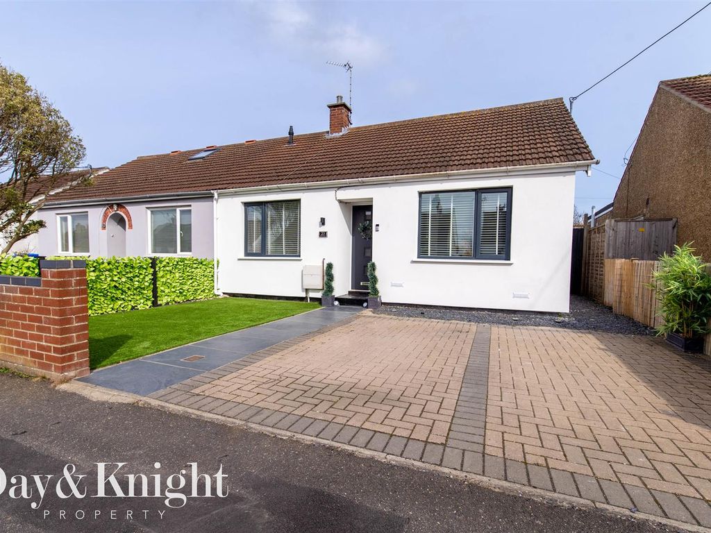 3 bed semidetached bungalow for sale in Beech Road, Carlton Colville