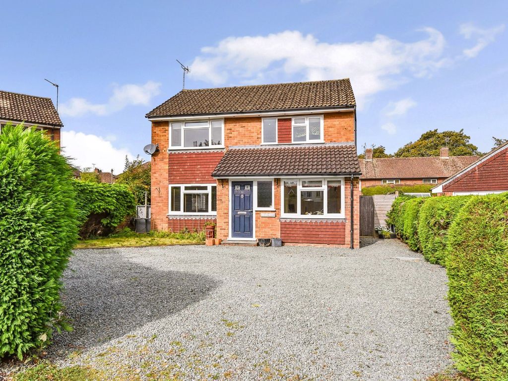 4 bed detached house for sale in Erles Road, Liphook GU30, £530,000