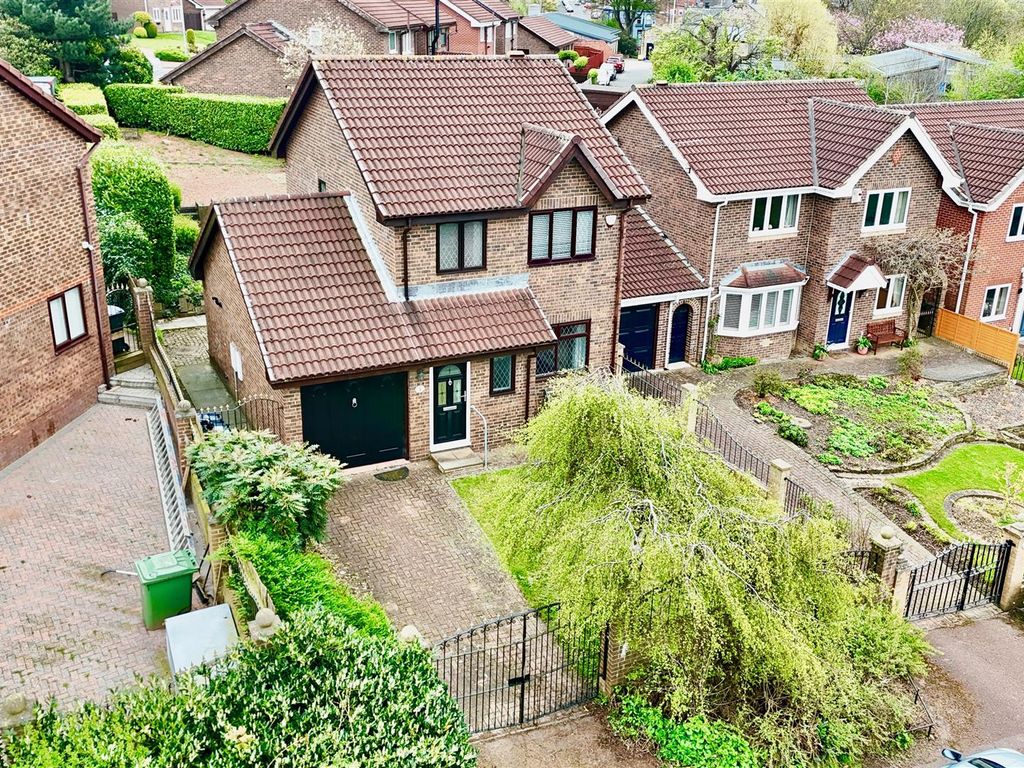 3 bed detached house for sale in First Street, Gateshead NE8, £275,000