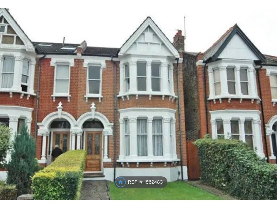 5 bed semidetached house to rent in Bradley Gardens, Ealing, London