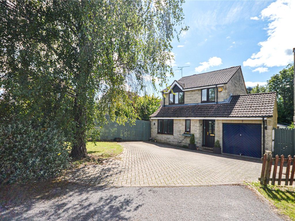 3 bed detached house for sale in Melfort Close, Sparcells, West Swindon