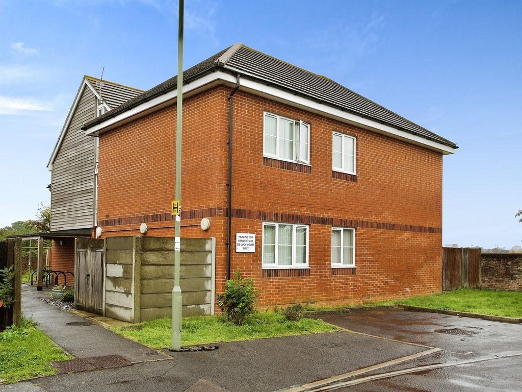 2 bed flat for sale in St. Vincent Road, Gosport PO12, £160,000 Zoopla